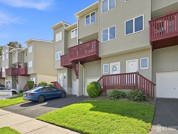 5th image of 255 Shore Dr APT 10