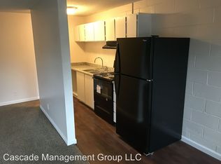 500 S River St APT 5, Newberg, OR 97132