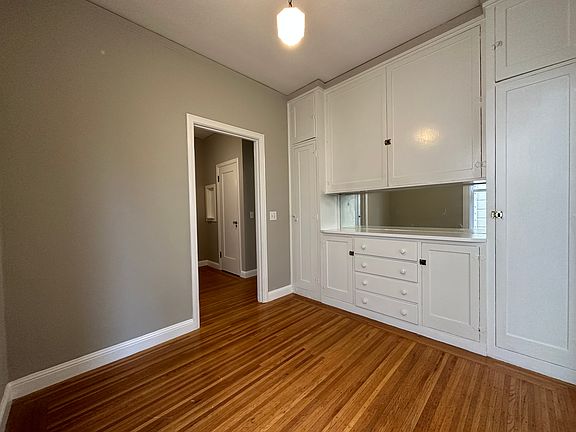 5th image of 1865 Oak St APT 9