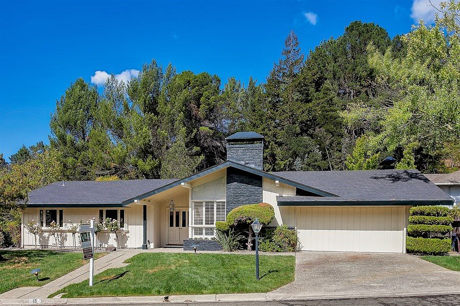 1st image of 15 Idlewood Ct