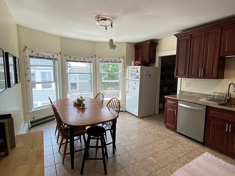 83 Linden St — Photo 2