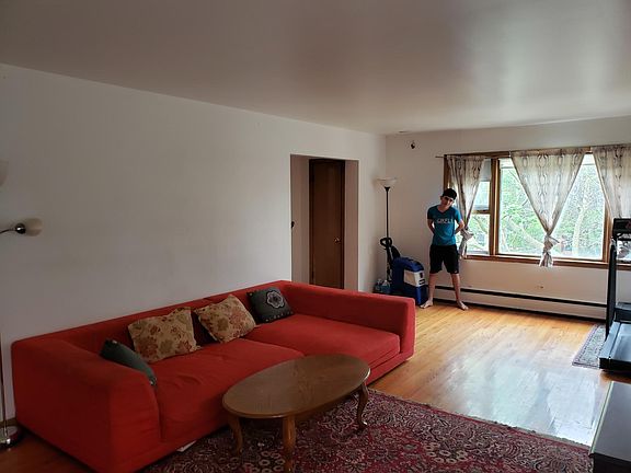 3rd image of 6427 N Lakewood Ave #2