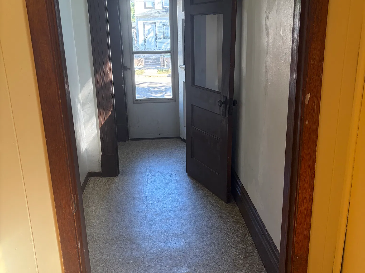 1269 Payne Ave — Photo 3