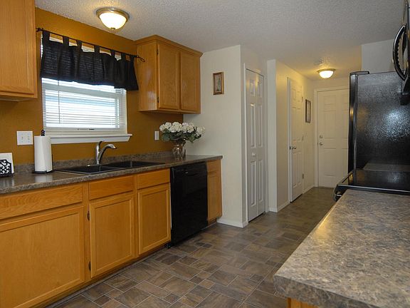 Kitchen has new paint throughout, color shown is NOT the new color. New color is neutral.