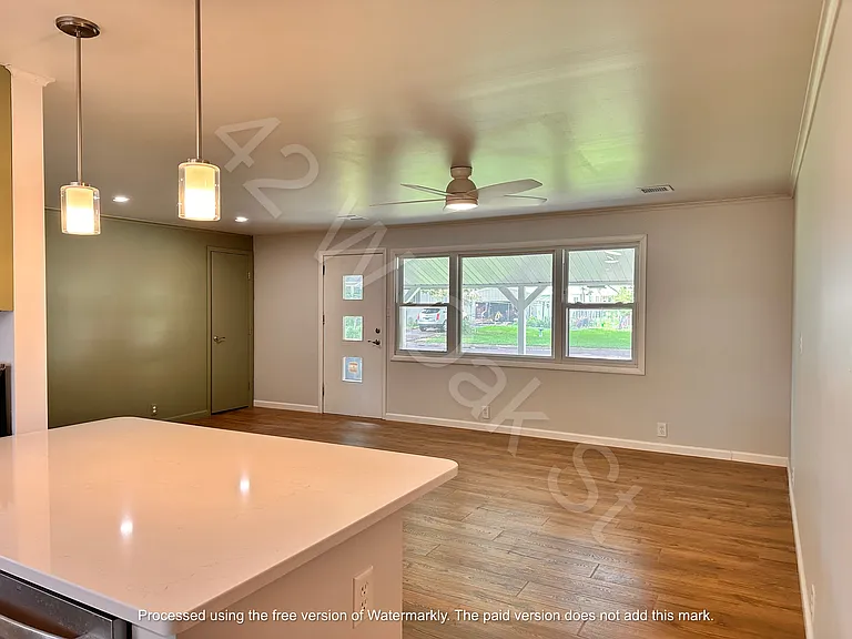 42 W Oak St — Photo 4