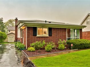 317 N Elmhurst Ave, Mount Prospect, IL 60056