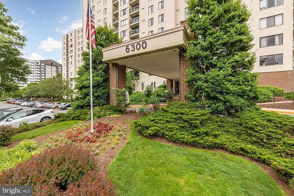 2 bed, 1066 sqft, $1,999 — Photo 2