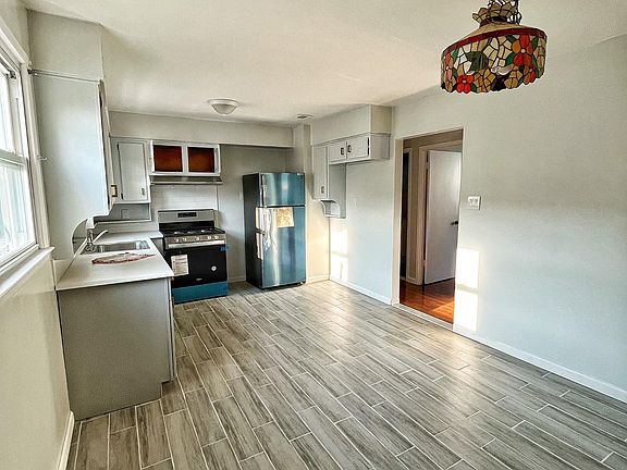 3rd image of 23 Bleeker Pl Floor 2