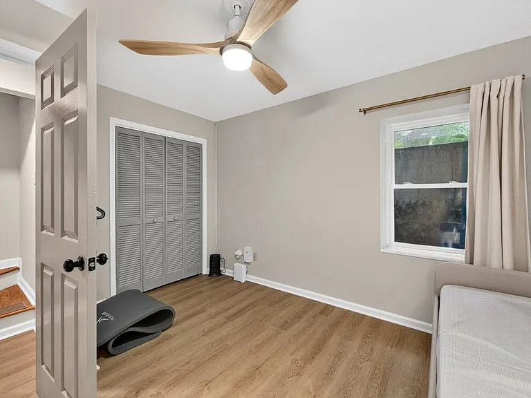 312 W 10th St — Photo 34