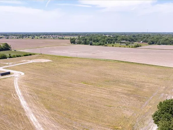 1 W County Line Rd, Brighton, IL 62012