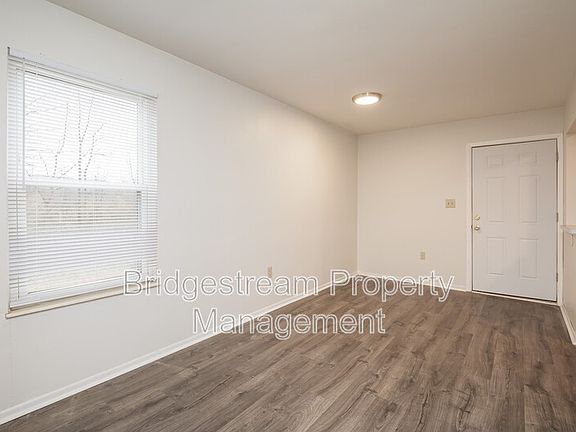 3rd image of 1417 Forest Ln