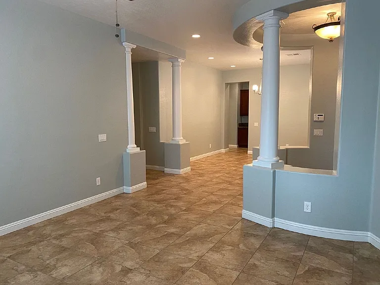 8225 Broad Peak Dr — Photo 32
