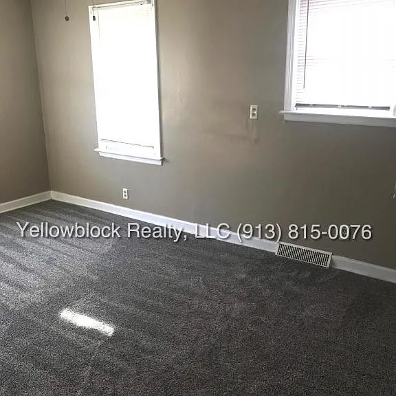 320 E 79th Ter — Photo 10