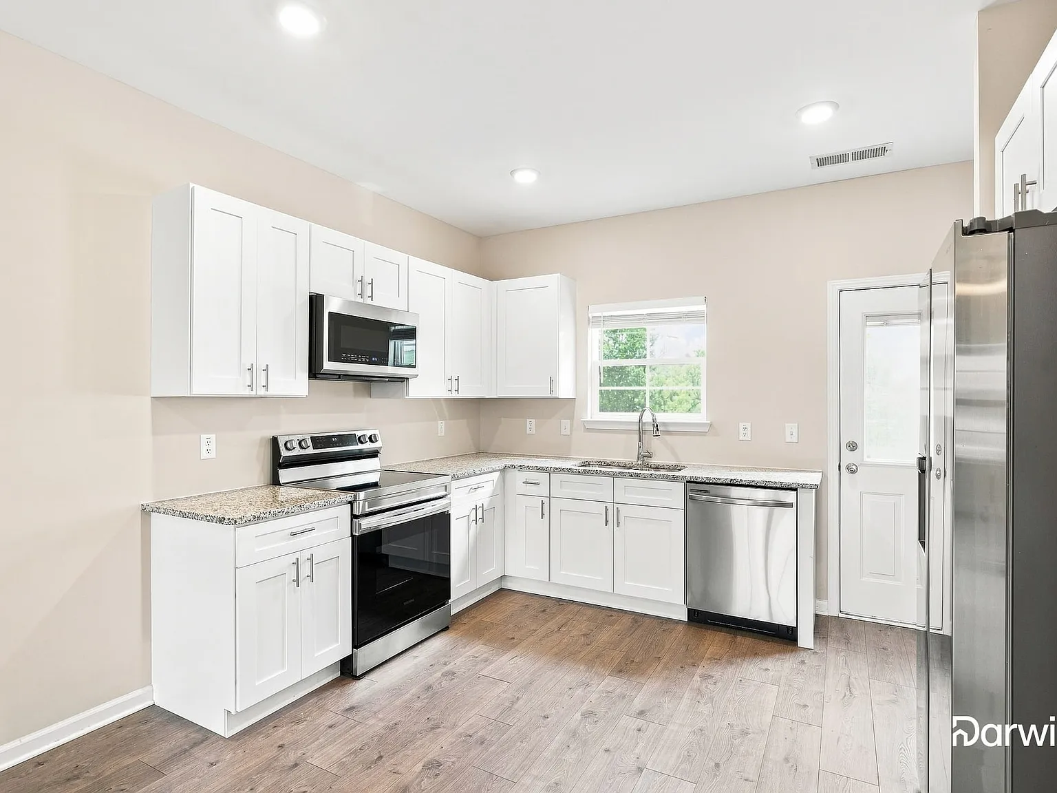 2 bed, 2.5 bath, 1076 sqft, $1,395 — Photo 2