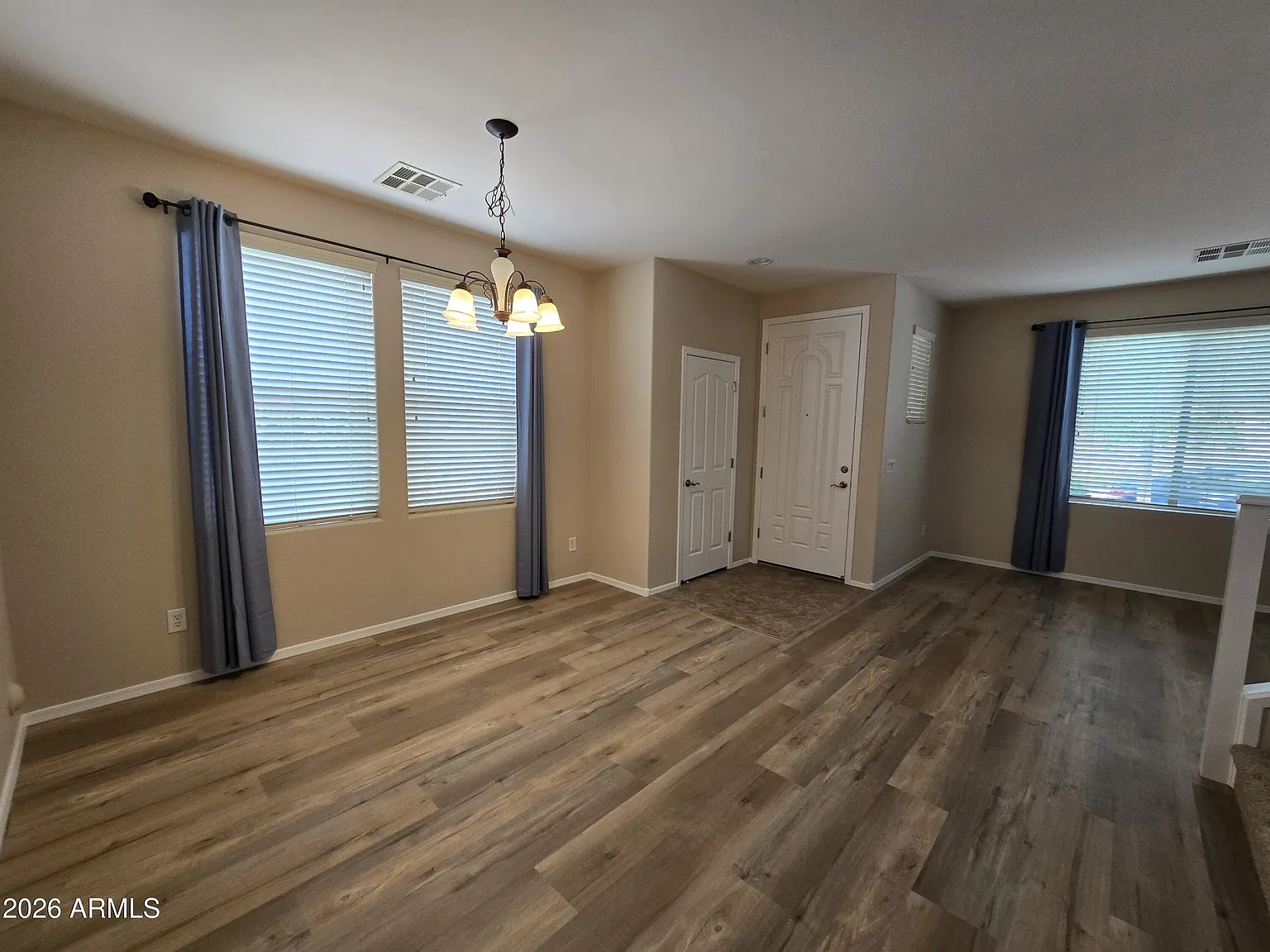 4 bed, 2.5 bath, 2356 sqft, $2,350 — Photo 4