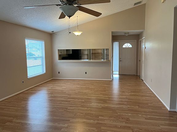 4th image of 894 E Charing Cross Cir