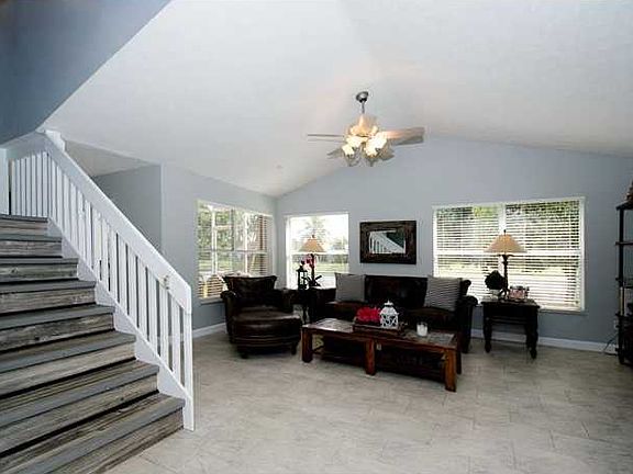4th image of 8910 Woodside Ct