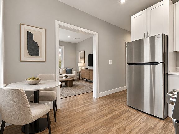 5th image of 1 Beacon St APT 3R