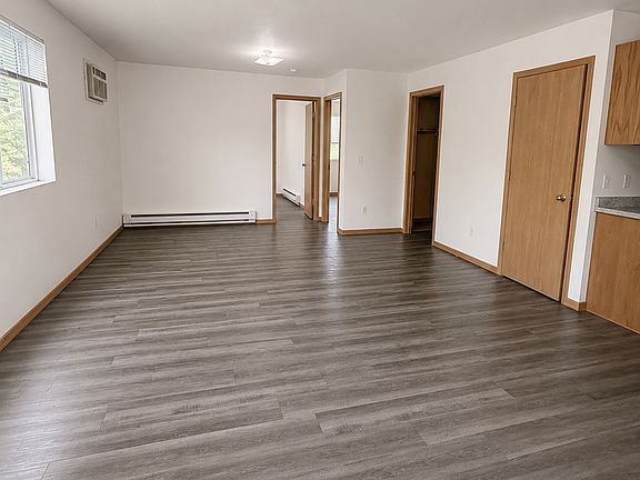 3rd image of 1711 2nd St SW #4