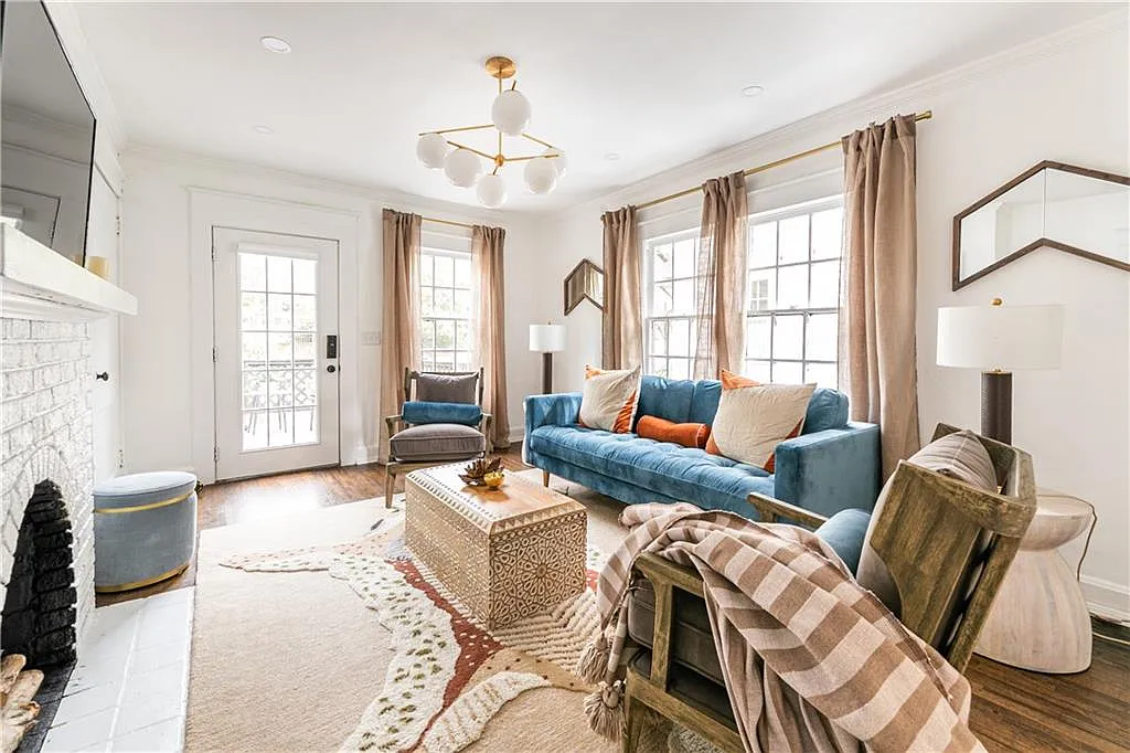 2 bed, 1.0 bath, 877 sqft, $3,900 — Photo 2