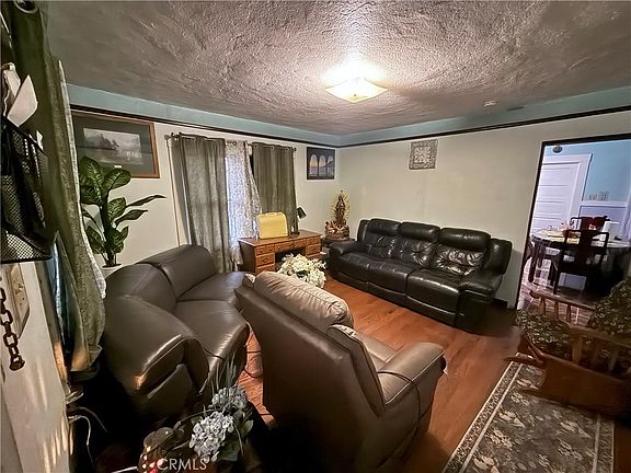 3rd image of 1128 Kern St