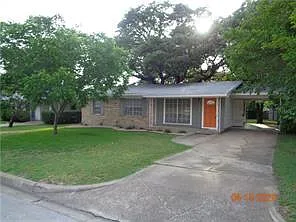 3 bed, 1.0 bath, 1190 sqft, $2,300 — Photo 1