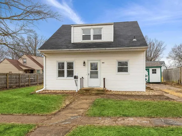 409 13th St, De Witt, IA 52742