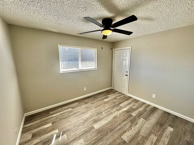 311 University Dr. — Photo 29