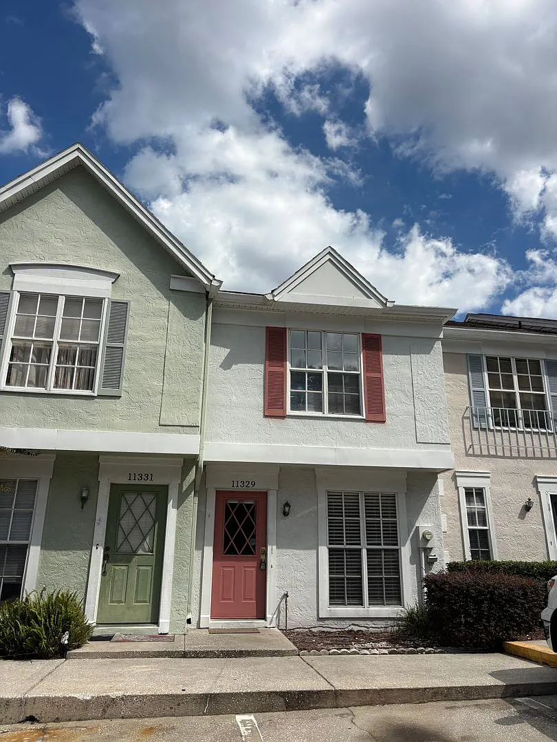 2bed/2.5bath townhome in Victoria Terrace only $1560/month Water included! Available Oct 1st — Photo 1