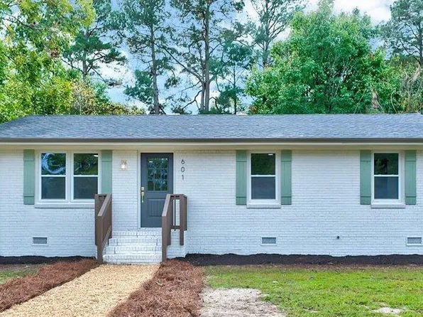 601 W Walnut St, Selma, NC 27576