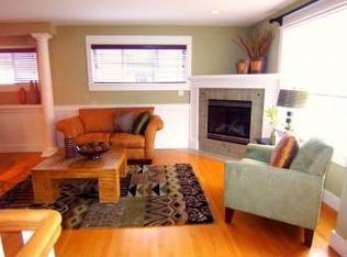 2112A Nob Hill Ave N, Seattle, WA 98109