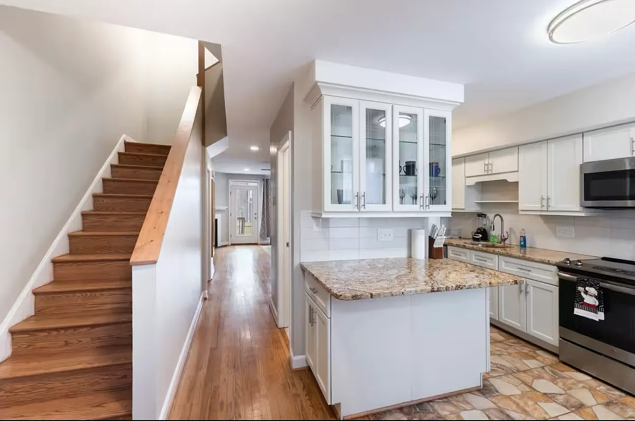 4 bed, 2.5 bath, 1904 sqft, $3,000 — Photo 4