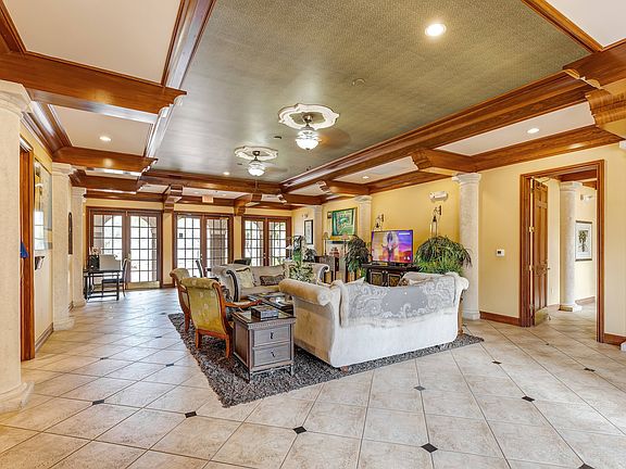 Murano Lobby