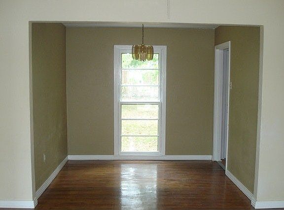 2nd image of 1909 Sunnydell Ave