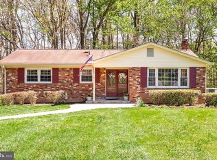 8709 Powder Horn Rd, Springfield, VA 22152