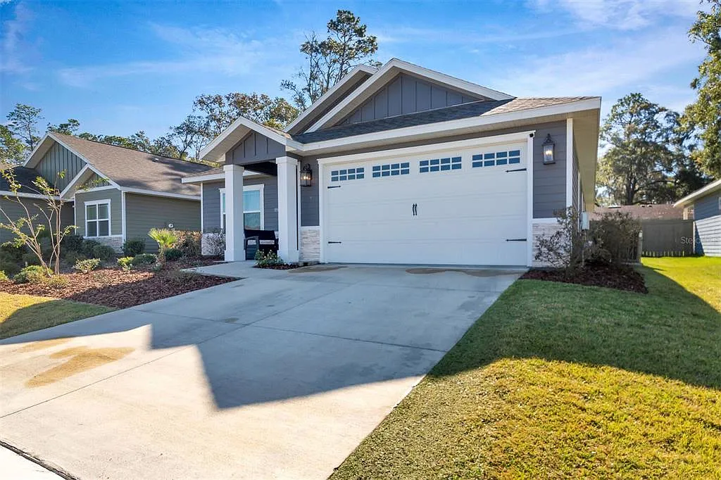 4 bed, 3.0 bath, 2029 sqft, $3,100 — Photo 2