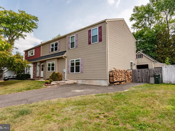 13 S Chestnut Ct, Perkasie, PA 18944