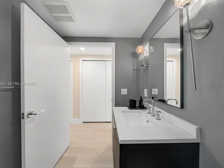 435 21st St #103 — Photo 17