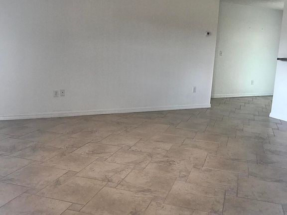 5th image of 3195 Ellen Dr