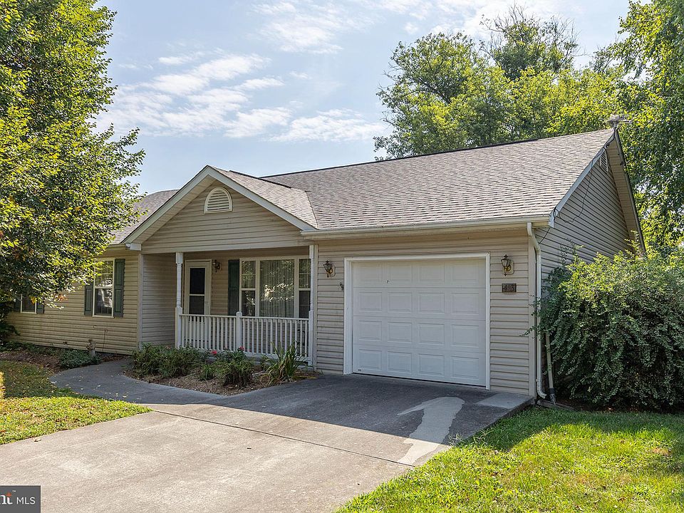 1st image of 423 Crescent Dr
