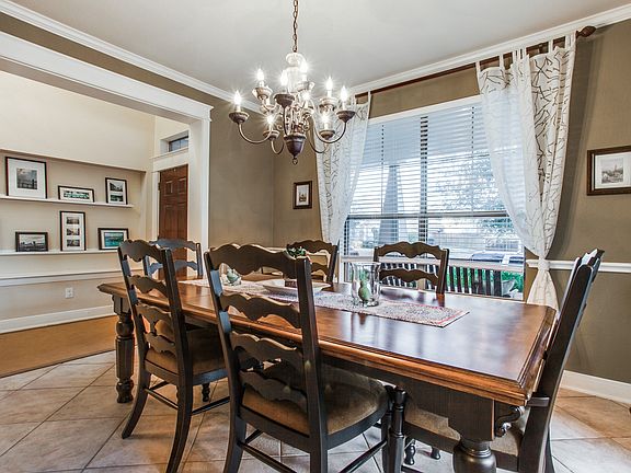 5th image of 221 Crepe Myrtle Ln