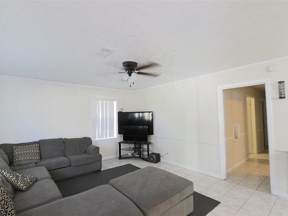 5th image of 1202 Glenmore Dr