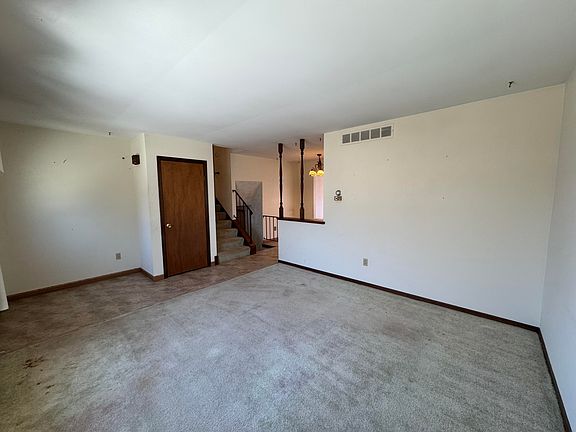 5th image of 3706 Hemlock Dr