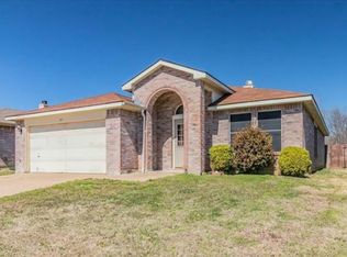811 Engleside Dr, Arlington, TX 76018