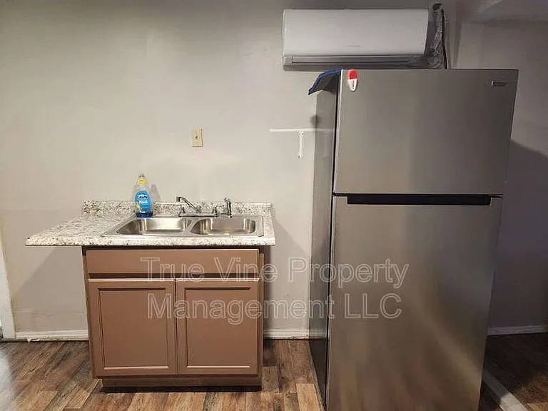 1202 Division Ave — Photo 9