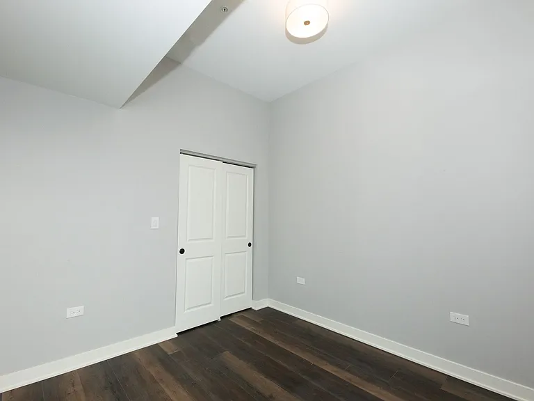 913 W School St Apartments — Photo 14