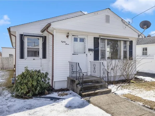 83 King Philip St, Providence, RI 02909