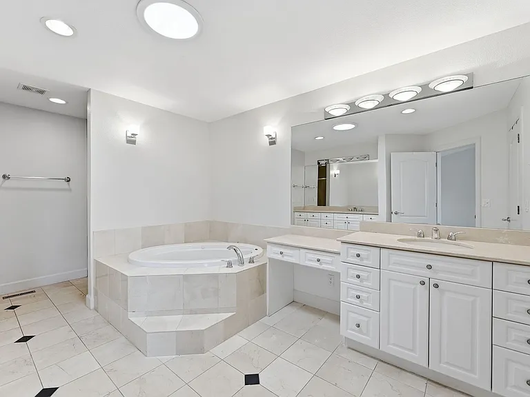566 Josephine St — Photo 20