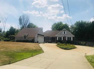 13823 Windemere Dr NW, Grand Rapids, MI 49534