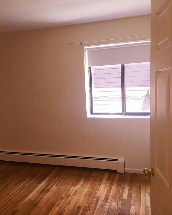 2nd image of 880 E 4th St APT 4-4
